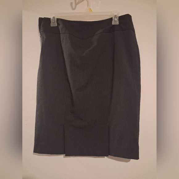Liz Claiborne Dark Gray Suit Jacket/Skirt Size 6 And 8 - Picture 8 of 9